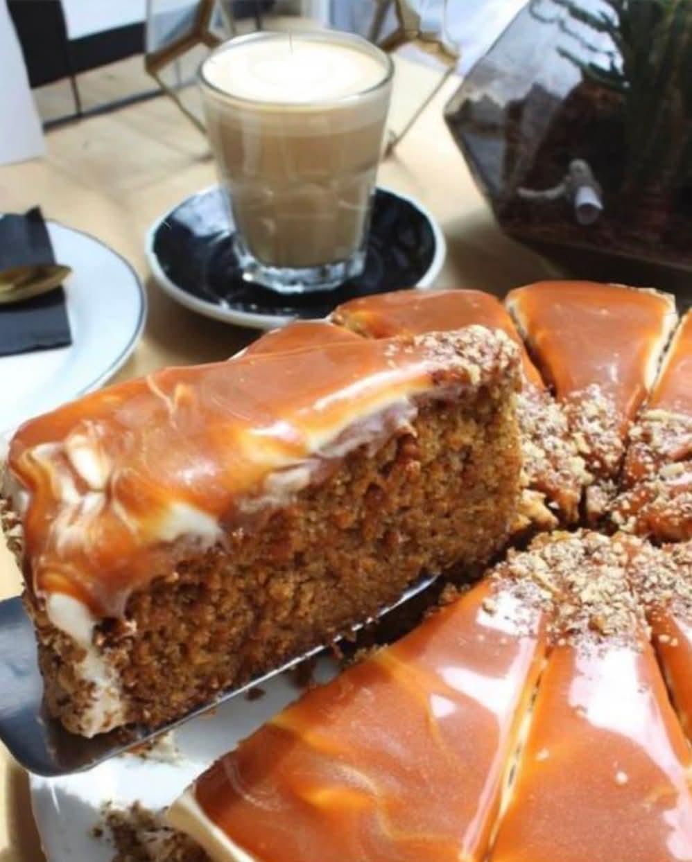 Homemade  Caramel  Cake