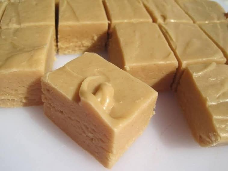 EASY PEANUT BUTTER FUDGE RECIPE